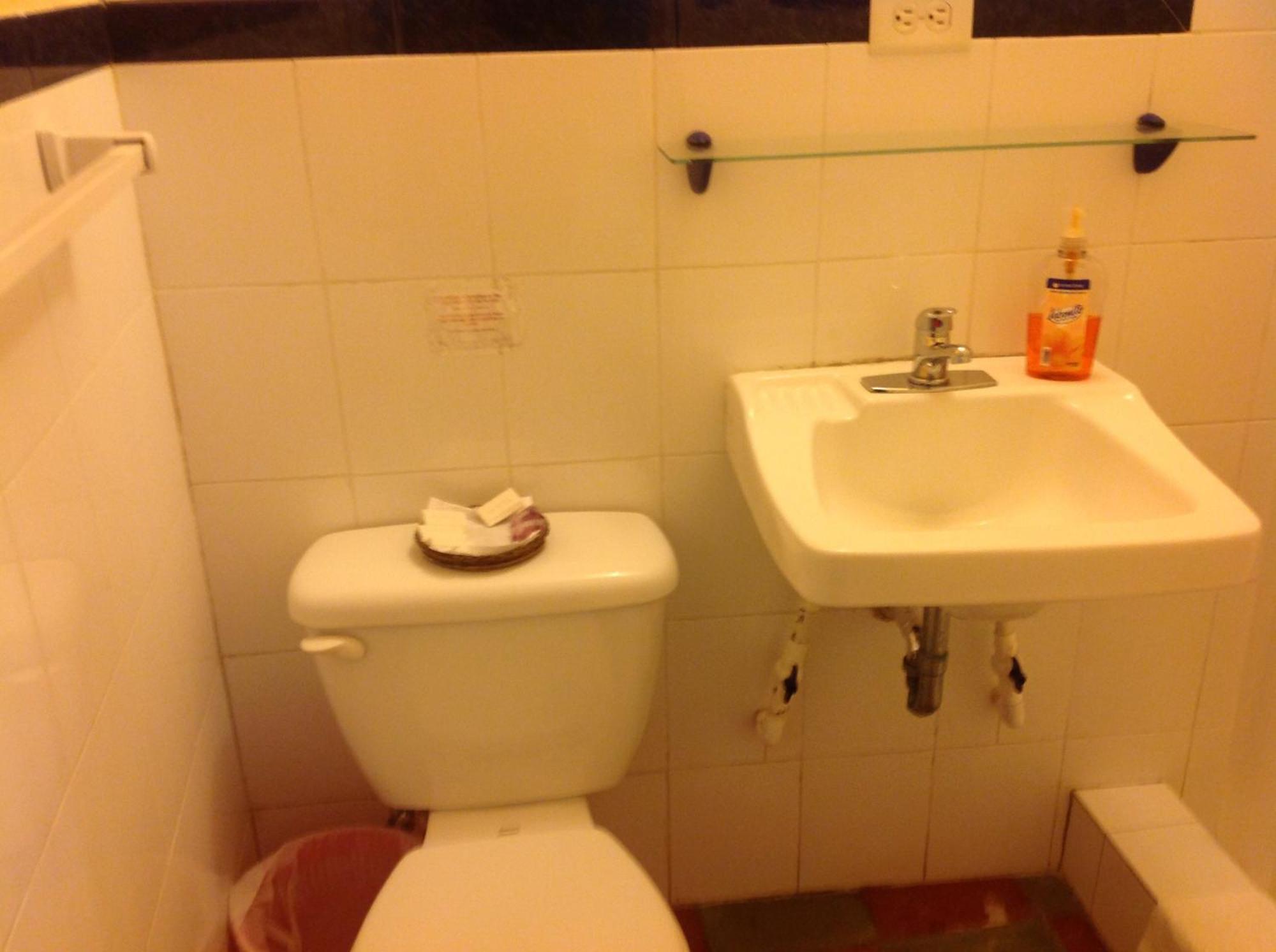 Hotel El Delfin Ливингстон Экстерьер фото
