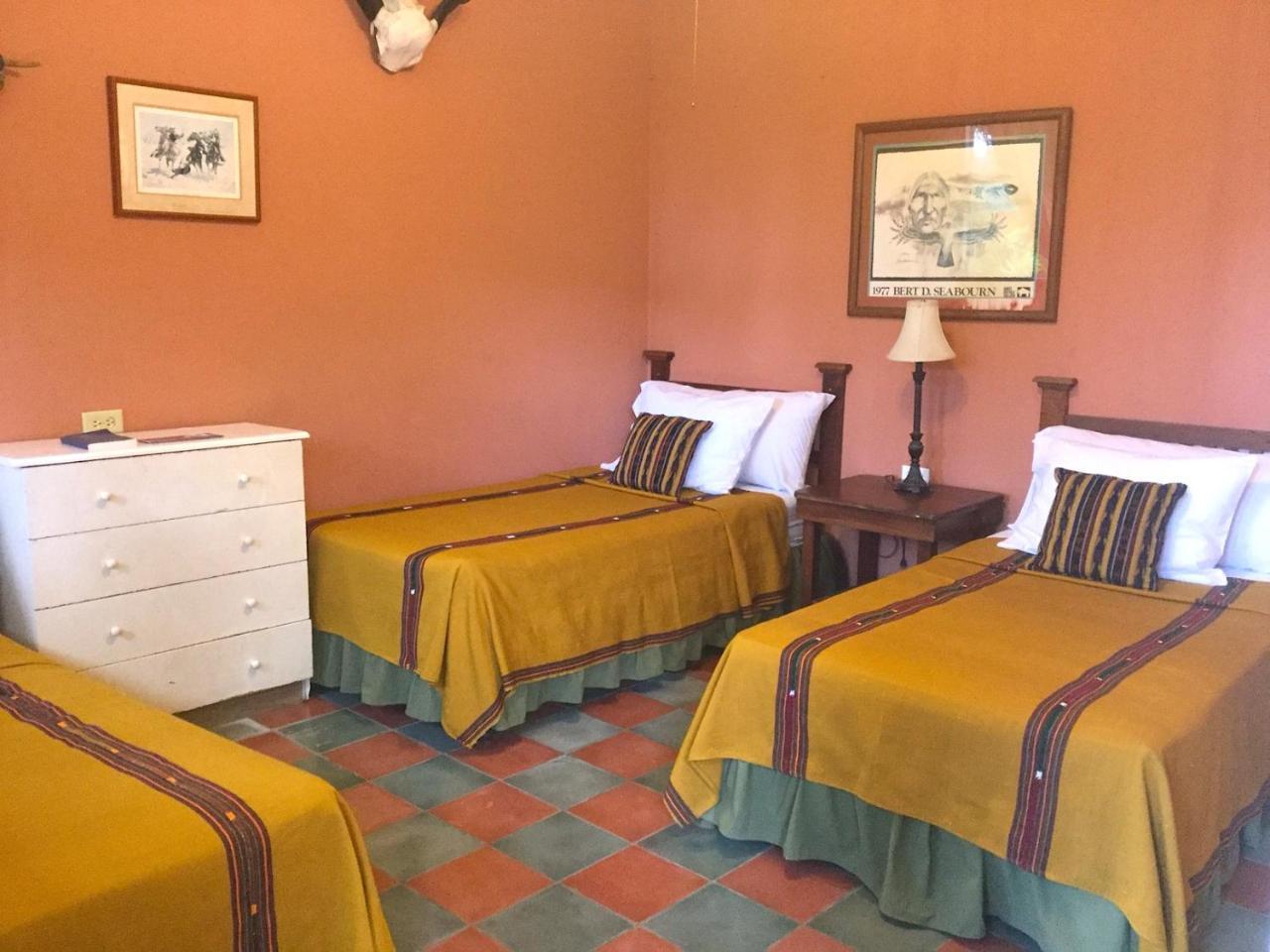 Hotel El Delfin Ливингстон Экстерьер фото